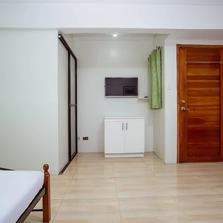 Reddoorz @ Lower Bicutan Taguig Hotel